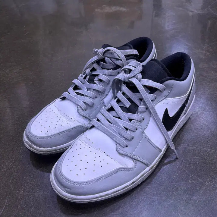 [BUNJANG] Nike Air Jordan 1 Low Light Grey Sneakers (Size 290) / 나이키 에어조던1 로우 라이트 그레이 스니커즈 290