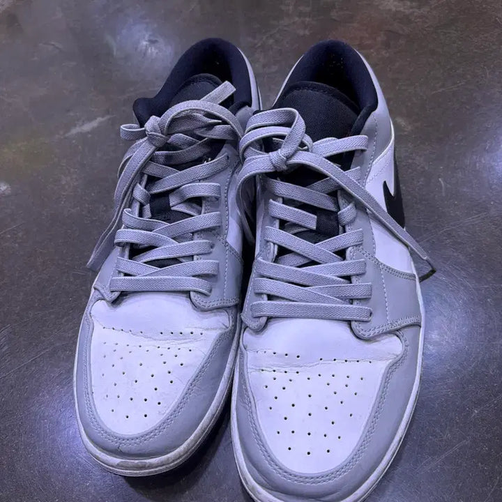 [BUNJANG] Nike Air Jordan 1 Low Light Grey Sneakers (Size 290) / 나이키 에어조던1 로우 라이트 그레이 스니커즈 290