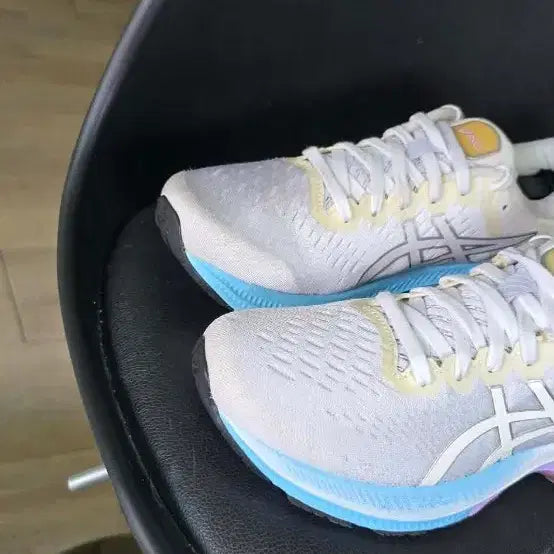 [BUNJANG] ASICS Gel-Kayano 28 White Shoes 245 / 아식스 젤카야노 28 화이트 팝 245