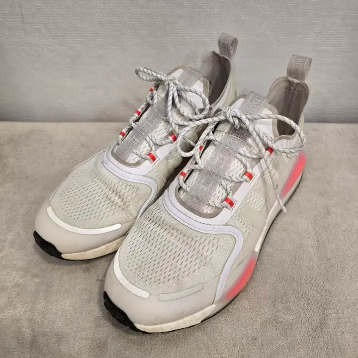 [BUNJANG] Adidas NMD V3 White Sneakers / 아디다스 NMD V3 화이트 운동화 스니커즈  290