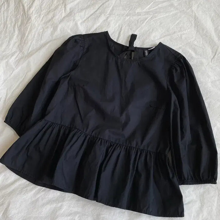 [BUNJANG] H&amp;M Black Puff Sleeve Frill Blouse / h&amp;m 블랙 퍼프소매 프릴 블라우스