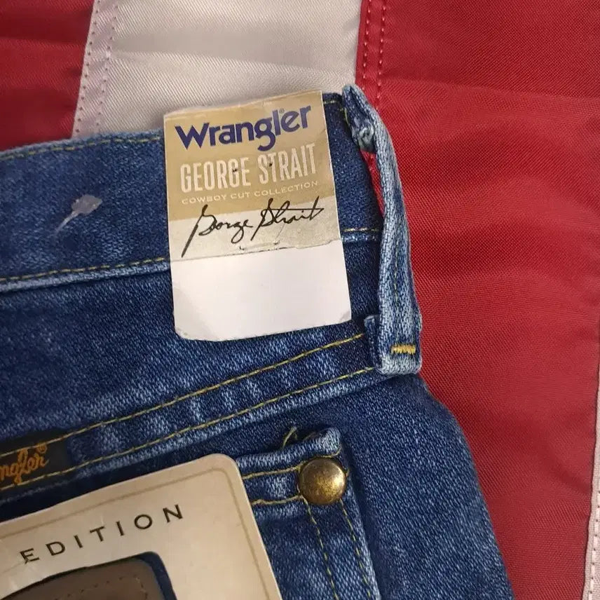 [BUNJANG] Wrangler Relaxed Fit Denim Jeans / 택새제품 오리지날 Wrangler 랭글러 릴렉스드 핏 데님진