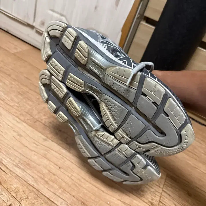 [BUNJANG] ASICS Dark Grey Running Shoes 275 / 아식스 다크 그레이 275