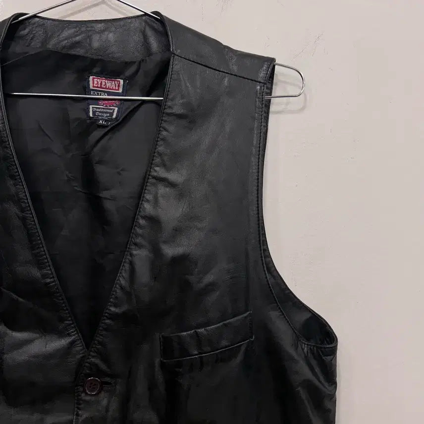 [BUNJANG] EYEWAY Vintage Cowhide Leather Vest / EYEWAY 빈티지 카우하이드 절개 레더 베스트