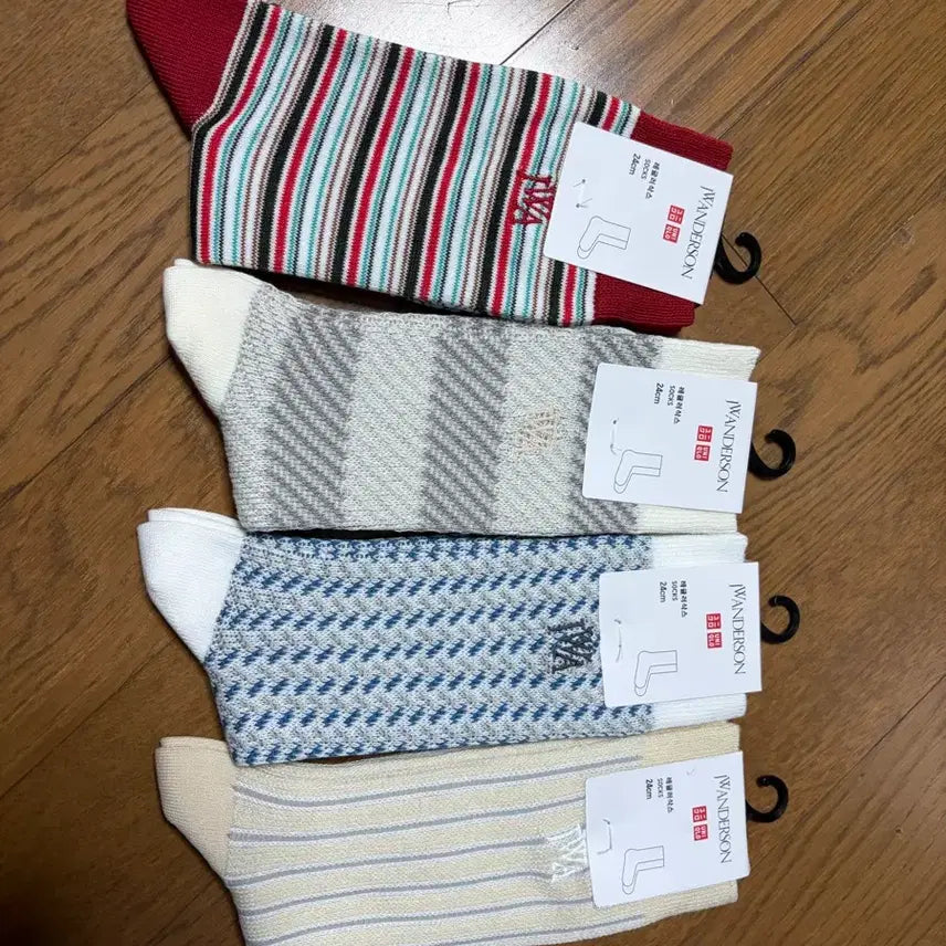 [BUNJANG] Uniqlo JW Anderson 4-Pack Ankle Socks / 유니클로 jw앤더슨 양말 4개 세트