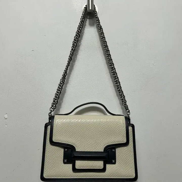 [BUNJANG] DecKke Genuine Leather Embossed Shoulder Bag Beige Snakeskin Pattern / 덱케 소가죽 체인 숄더백 베이지 뱀피 엠보싱