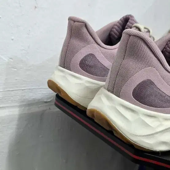 [BUNJANG] New Balance Fresh Foam Sneakers Lilac 240 / 뉴발란스 프레시폼 운동화 연보라 240