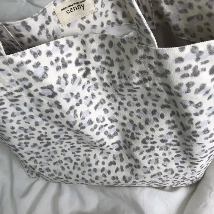 [BUNJANG] SM Town cenny big milky cow bag New / cenny big milky cow bag 체니 밀키 카우 백 새상품