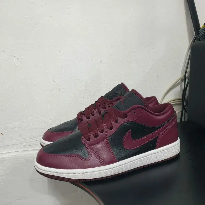 [BUNJANG] Nike Air Jordan 1 Low "Black Red" Sneakers (235mm) / 나이키 에어 조던 1 로우 검빨 운동화 235