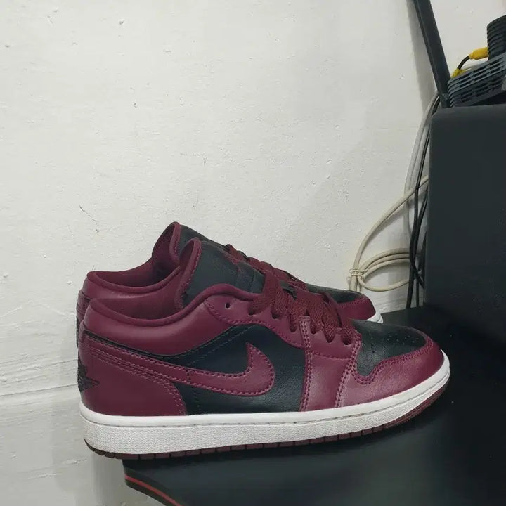 [BUNJANG] Nike Air Jordan 1 Low "Black Red" Sneakers (235mm) / 나이키 에어 조던 1 로우 검빨 운동화 235