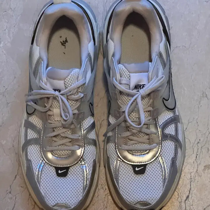 [BUNJANG] Nike V2K Run Silver / 나이키 v2k런 실버 300