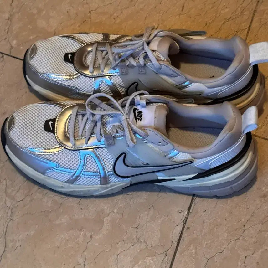 [BUNJANG] Nike V2K Run Silver / 나이키 v2k런 실버 300
