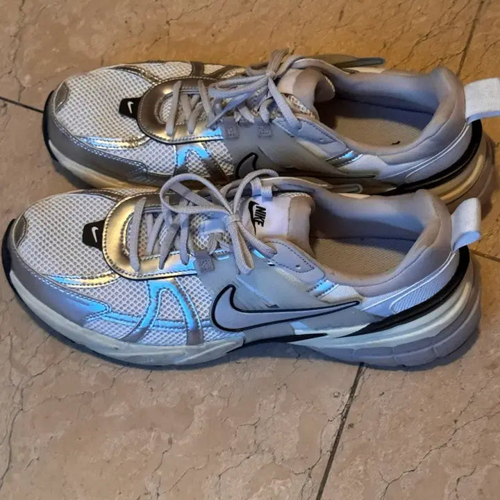 [BUNJANG] Nike V2K Run Silver / 나이키 v2k런 실버 300