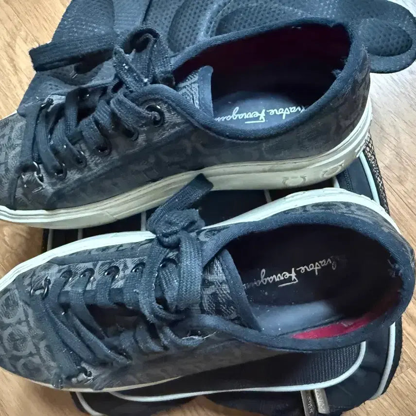 [BUNJANG] Salvatore Ferragamo Anson Gancini Sneakers / 페레가모 앤슨 간치니 스니커즈 250
