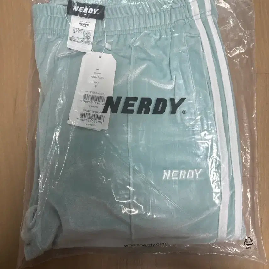 [BUNJANG] Nerdy Velvet Training Setup M / NERDY 벨벳 트레이닝 셋업 민트 M