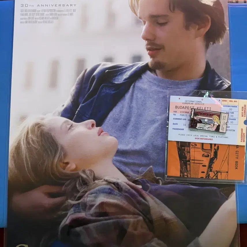 [BUNJANG] Before Sunrise 30th Anniversary Poster + Ticket Badge Bundle Set / <비포 선라이즈 >30주년 기념 포스터 + 티켓 뱃지 굿즈 일괄