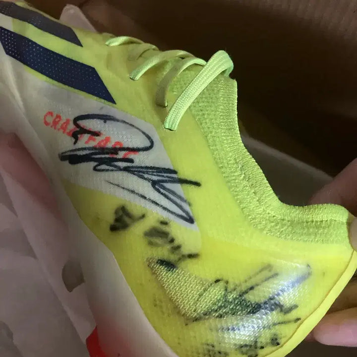 [BUNJANG] 2023 Ulsan Hyundai Autographed Player Football Boots / 2023 울산현대 선수들 싸인 신발