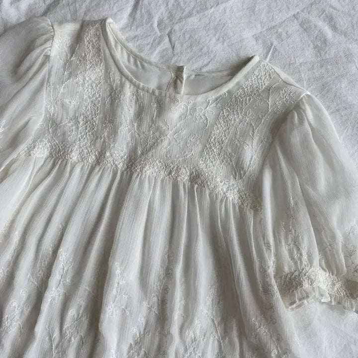 [BUNJANG] Zara Embroidered Blouse Ivory / zara 아이보리 자수 블라우스