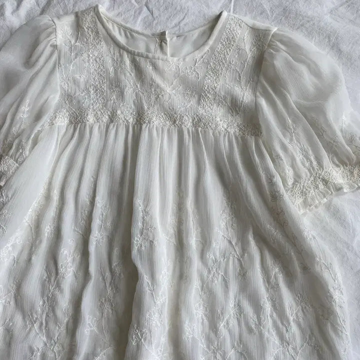 [BUNJANG] Zara Embroidered Blouse Ivory / zara 아이보리 자수 블라우스