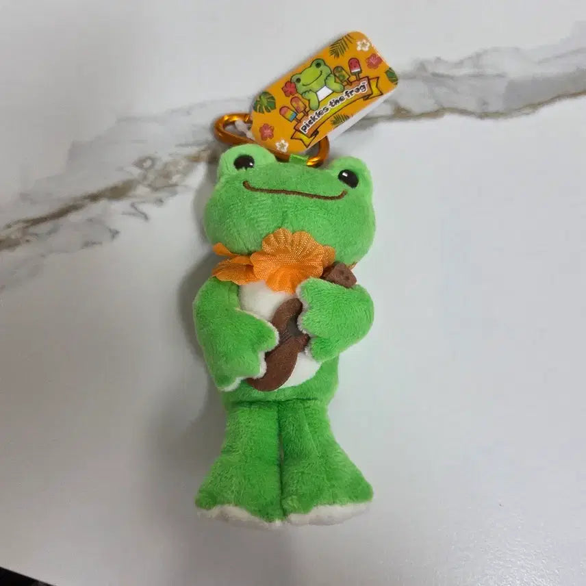[BUNJANG] Pickles the Frog Ukulele Mascot Doll Keychain / 피클스 더 프로그 우쿨렐레를 든 마스코트 인형 키링