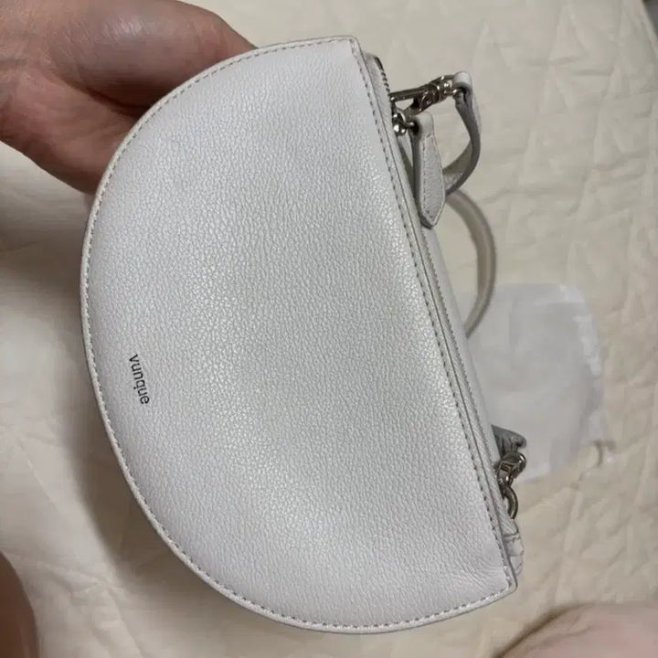 [BUNJANG] Vunque Half Moon Crossbody Bag / 분크 하프문 크로스백