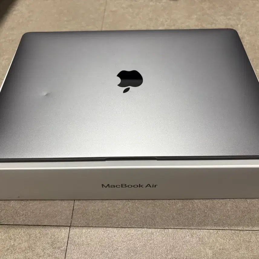 [BUNJANG] Apple MacBook Air M1 13-inch Space Gray / 맥북에어 M1 13인치 스페이스그레이