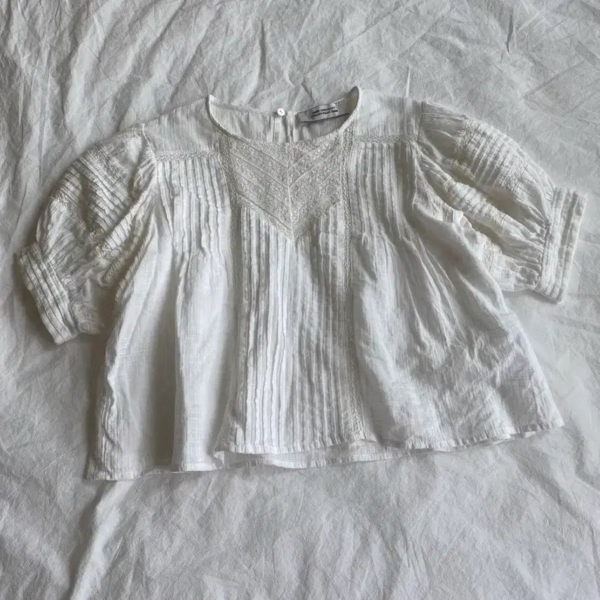 [BUNJANG] Puff Sleeve Embroidered Blouse White / 퍼프 자수 블라우스 화이트