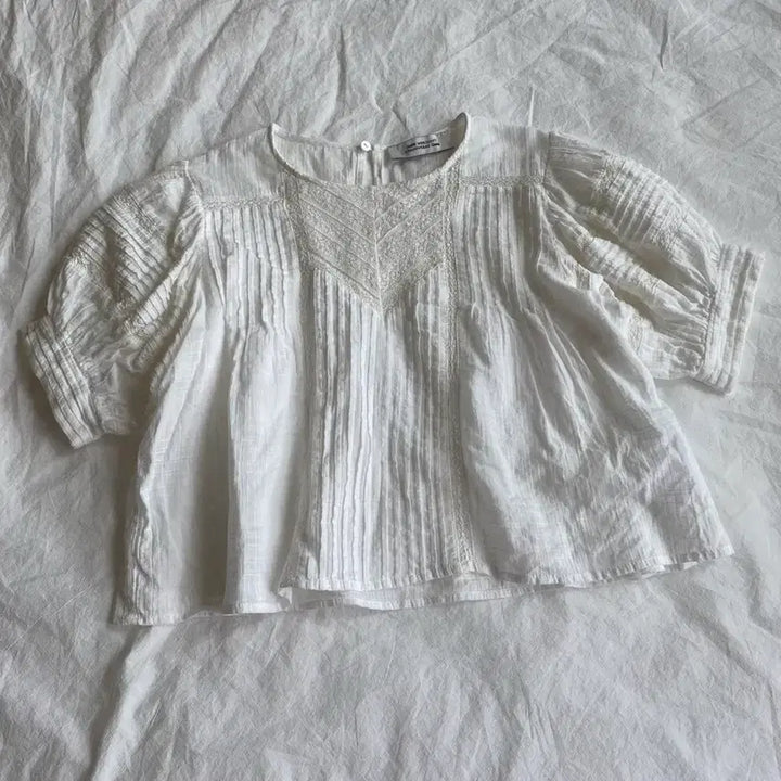 [BUNJANG] Puff Sleeve Embroidered Blouse White / 퍼프 자수 블라우스 화이트