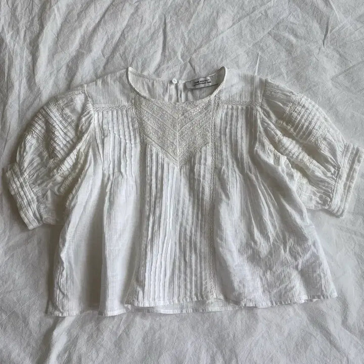 [BUNJANG] Puff Sleeve Embroidered Blouse White / 퍼프 자수 블라우스 화이트