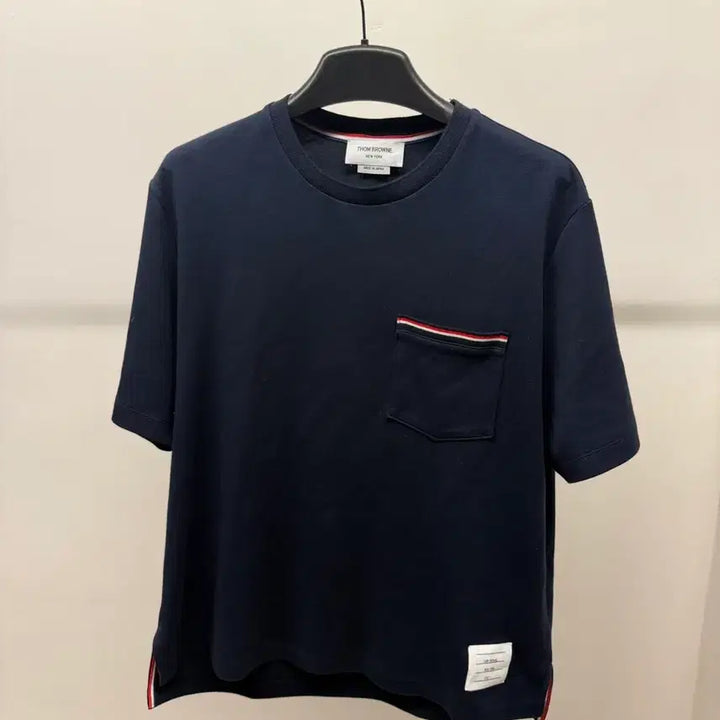 [BUNJANG] Thom Browne Oversized Pocket Tricolor Stripe Short Sleeve T-Shirt Size 1 / 톰브라운 오버핏 포켓 삼선 반팔 백화점판 1사이즈