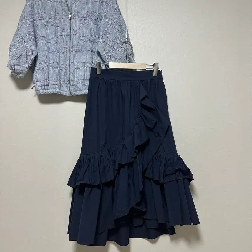 [SOLD OUT] 럭키슈에뜨 언발 러플 롱 스커트