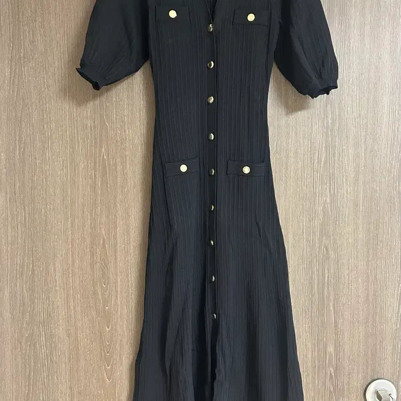 [BUNJANG] Black Gold Button Knit Dress Size 55 / 블랙 골드 버튼 니트 원피스 55새상품