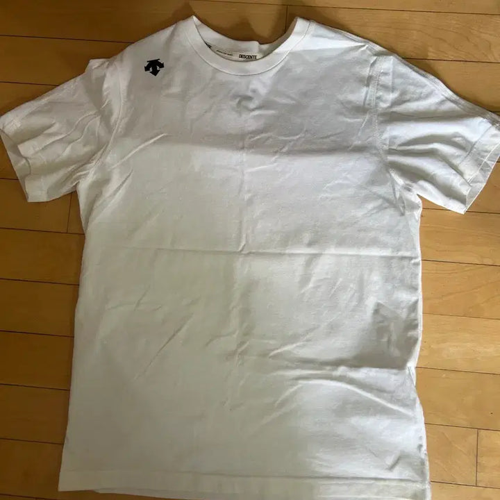 [BUNJANG] Descente White T-Shirt / 데상트 화이트 반팔티