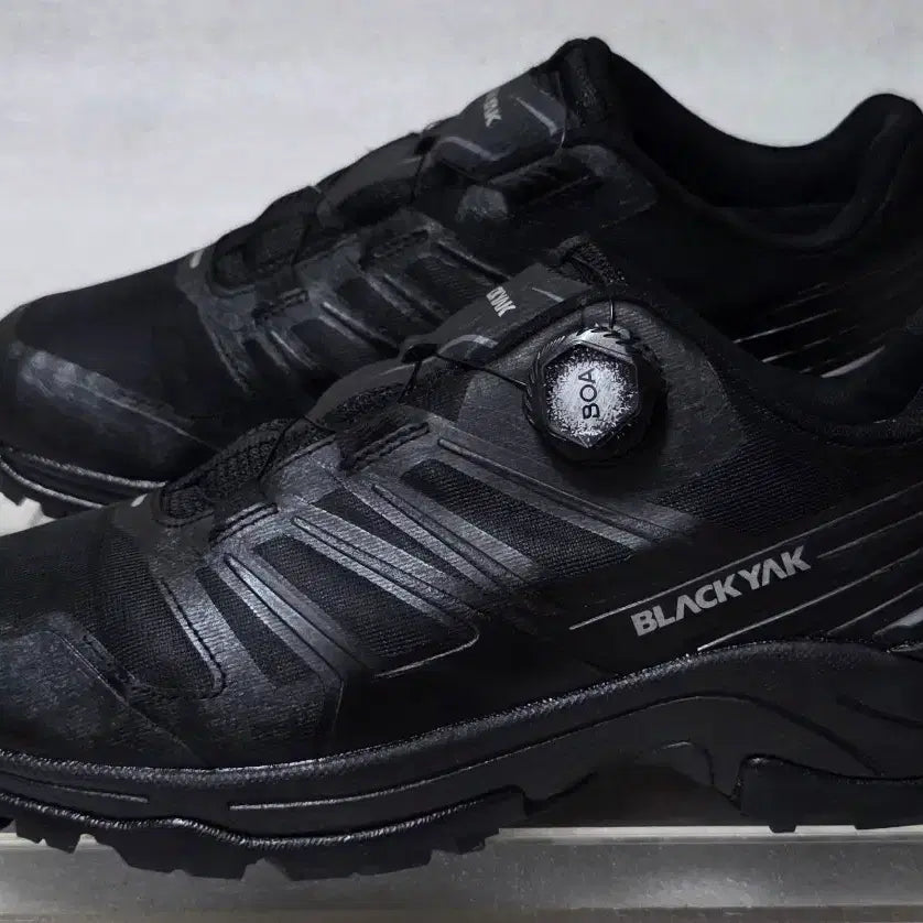 [BUNJANG] Blackyak Gore-Tex Lightweight Hiking Trekking Shoes BOA Dial Men&