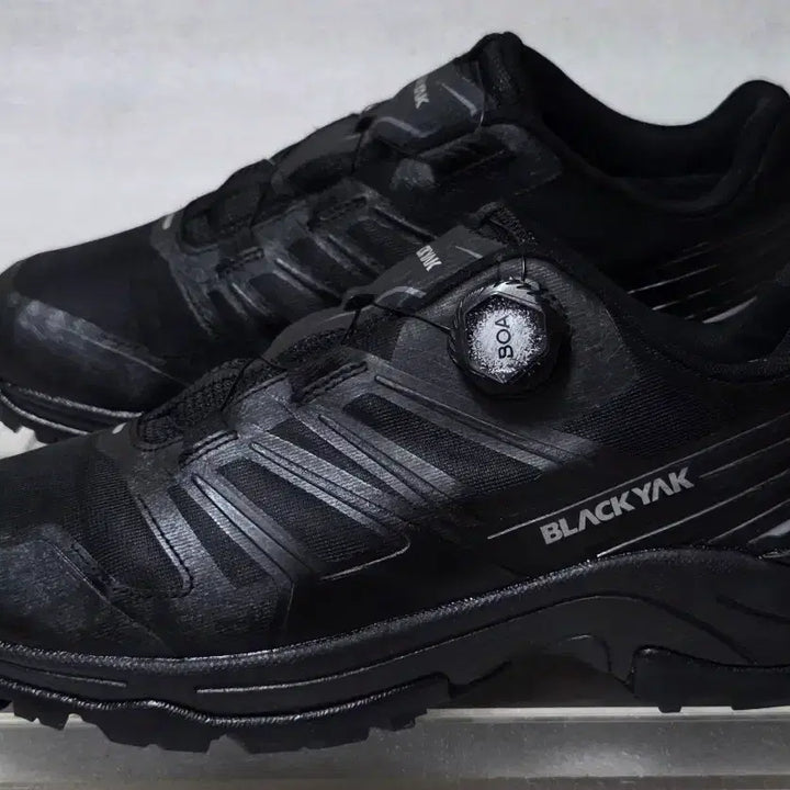 [BUNJANG] Blackyak Gore-Tex Lightweight Hiking Trekking Shoes BOA Dial Men&