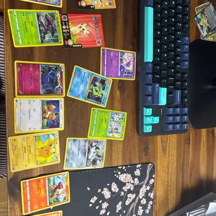 [BUNJANG] Various Pokemon Cards - 20th Anniversary Gyarados, XY Pikachu, etc. / 고대 포켓몬카드 판매 20주년 가랴도스, xy 피카츄 등