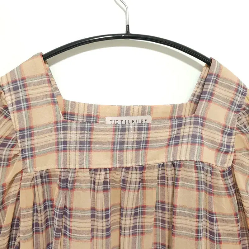 [BUNJANG] The Tilbury Check Square Neck Puff Sleeve Blouse / 더 틸버리 체크 스퀘어넥 퍼프소매 블라우스 F_S0094