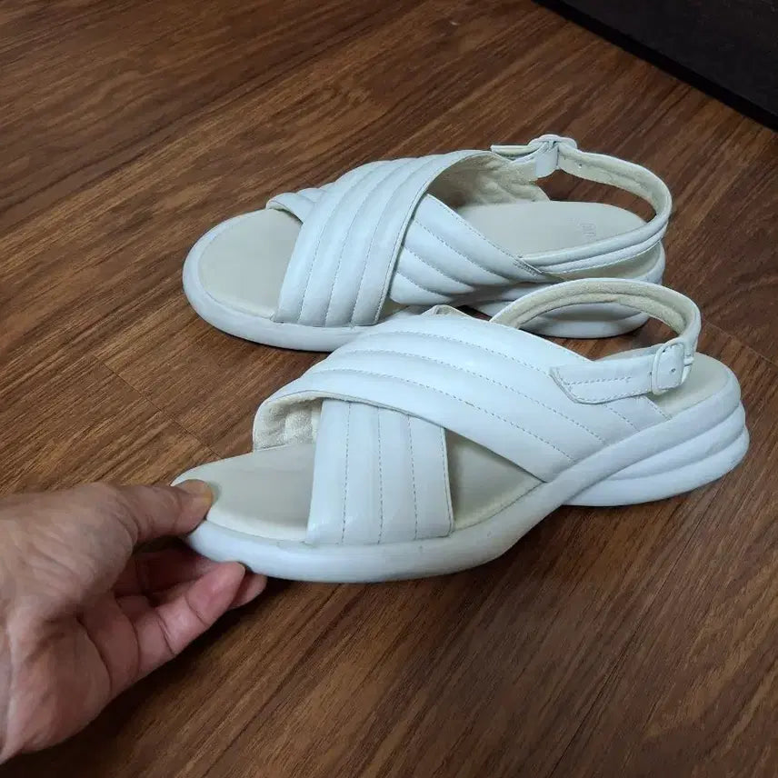 [BUNJANG] Camper White Sandals Size 39 (250mm) / 캠퍼 화이트 샌들 39사이즈  250