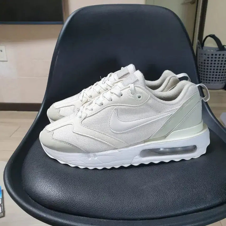 [BUNJANG] Nike Air Max Sneakers Beige 235 / 나이키 에어맥스 운동화 베이지색 235