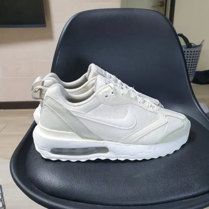 [BUNJANG] Nike Air Max Sneakers Beige 235 / 나이키 에어맥스 운동화 베이지색 235