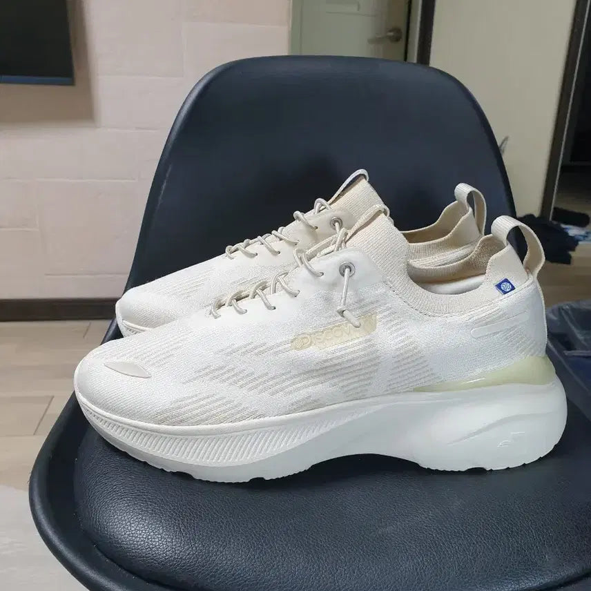 [BUNJANG] Discovery Melange Knit Sneakers Beige 270 / 디스커버리 멜란지 니트 운동화 베이지 270