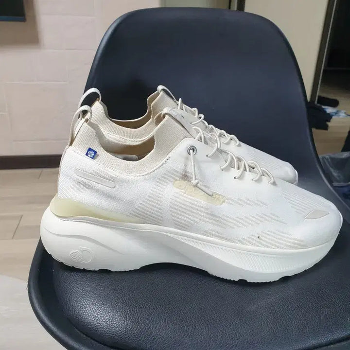 [BUNJANG] Discovery Melange Knit Sneakers Beige 270 / 디스커버리 멜란지 니트 운동화 베이지 270