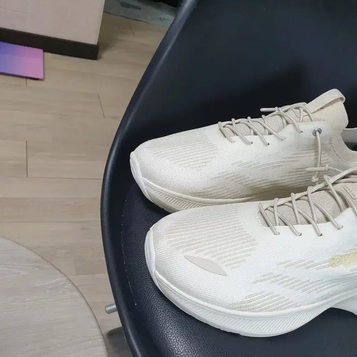 [BUNJANG] Discovery Melange Knit Sneakers Beige 270 / 디스커버리 멜란지 니트 운동화 베이지 270