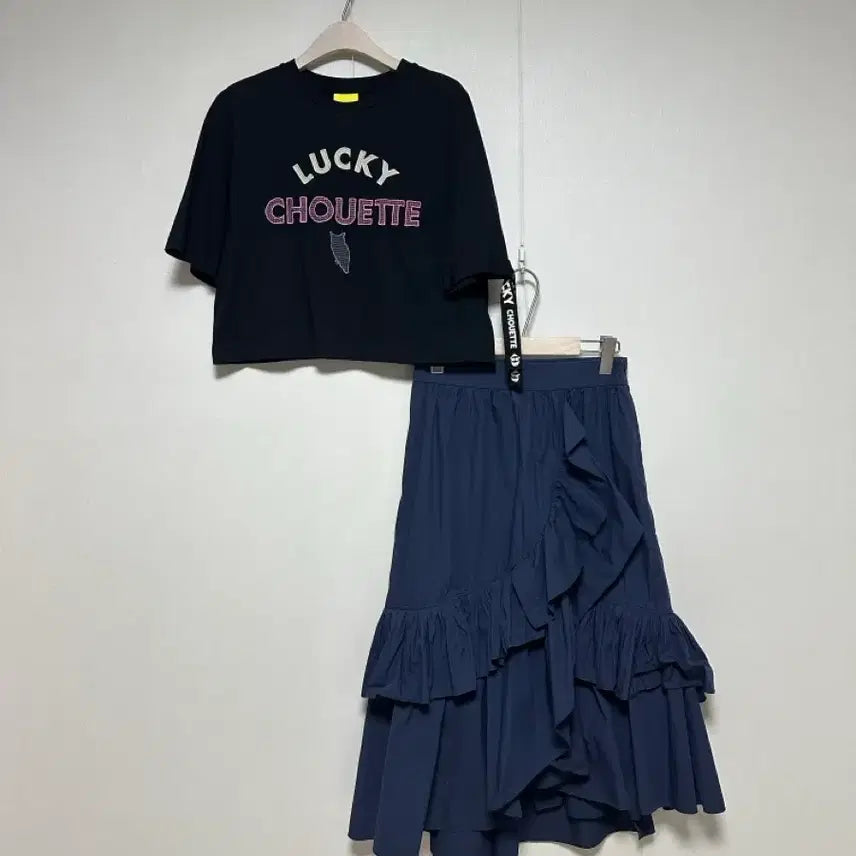 [BUNJANG] Lucky Chouette 23 Strap Crop T-Shirt / 럭키슈에뜨23 스트랩 크롭티셔츠