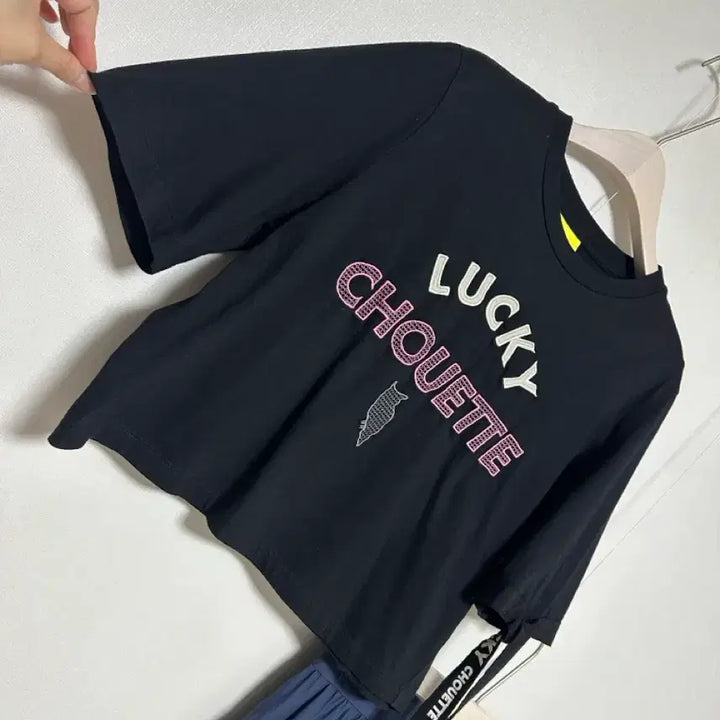 [BUNJANG] Lucky Chouette 23 Strap Crop T-Shirt / 럭키슈에뜨23 스트랩 크롭티셔츠