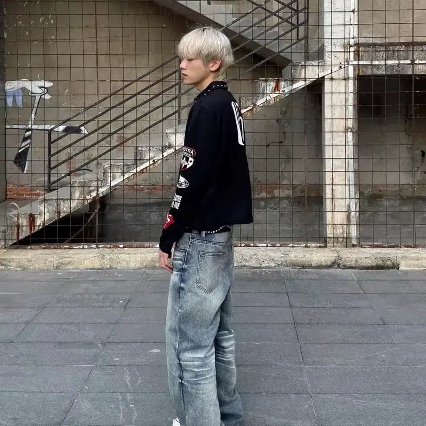 [BUNJANG] Studded Collar Patch Graphic Slim Fit Long Sleeve T-Shirt / 스터드 카라 패치 그래픽 슬림핏 카라 긴팔티
