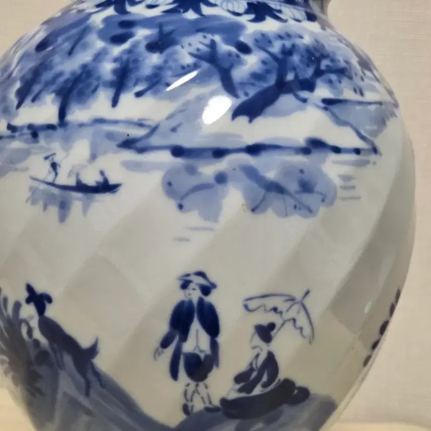 [BUNJANG] Yujeon Pottery Blue-and-White Porcelain Landscape Vase / 청화백자 산수 문양 화병