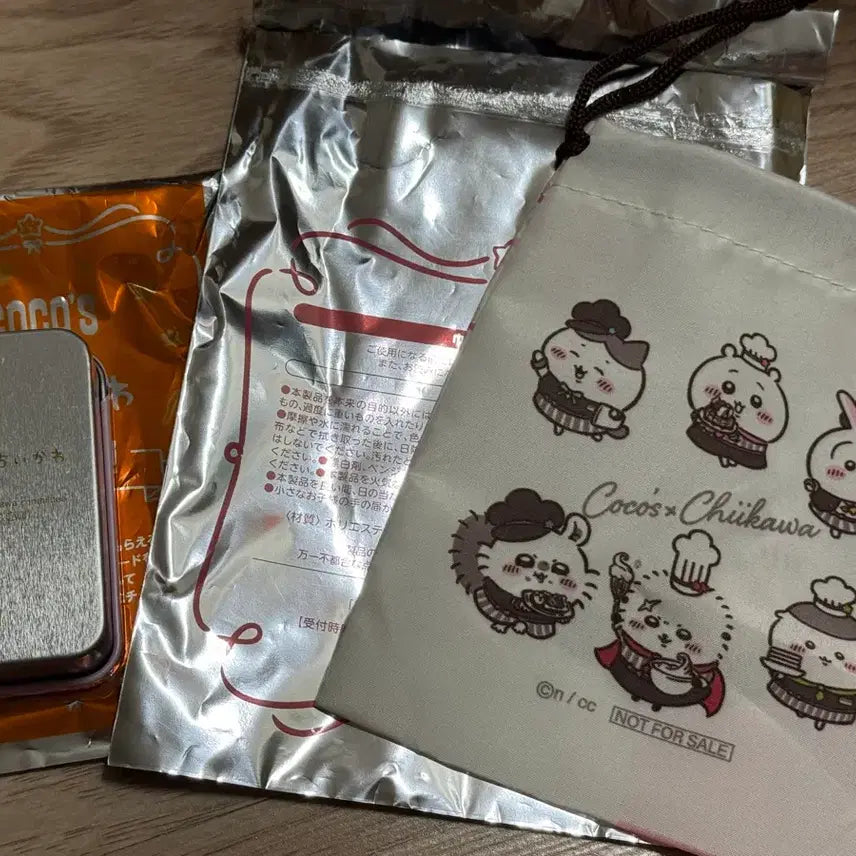 [BUNJANG] Chiikawa x Cocos Collaboration Pouch and Slide Tin Case Bundle Set / 일괄) 치이카와 코코스 콜라보 특전/노벨티 파우치 슬라이드 틴케이스