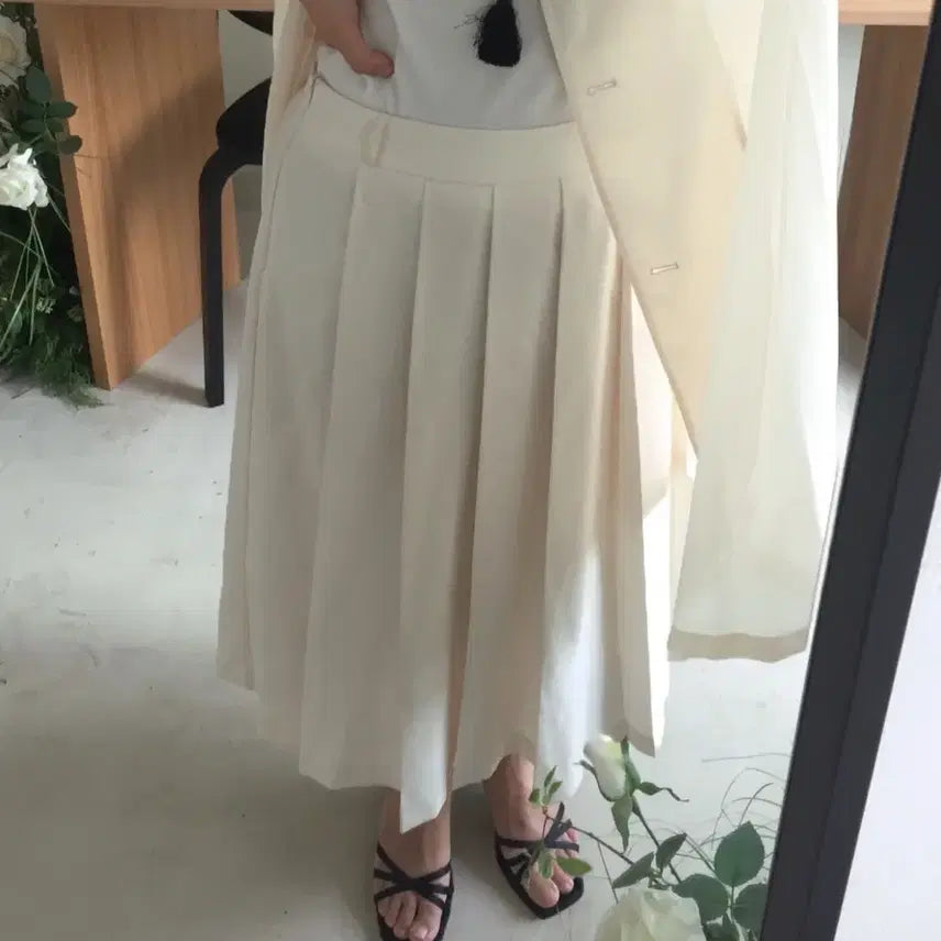 [BUNJANG] Shop Ore Peony Pleats Skirt Ivory / 샵 오레 피오니 플리츠스커트 아이보리