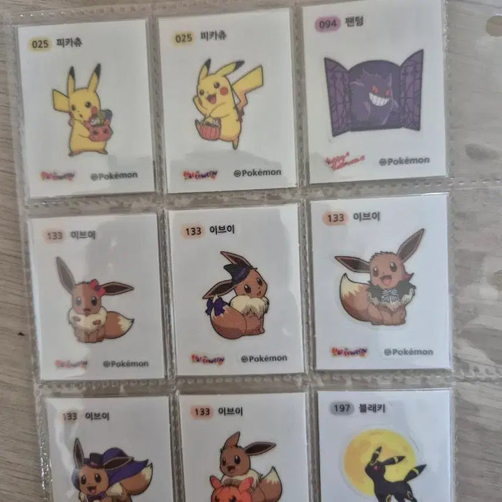 [BUNJANG] Pokemon Halloween Limited Edition Glow-in-the-Dark Stickers 2022 Full Set (27 Types) / 포켓몬 띠부씰 2022년 한정판 할로윈 야광 띠부실 27종 전종 완성본.